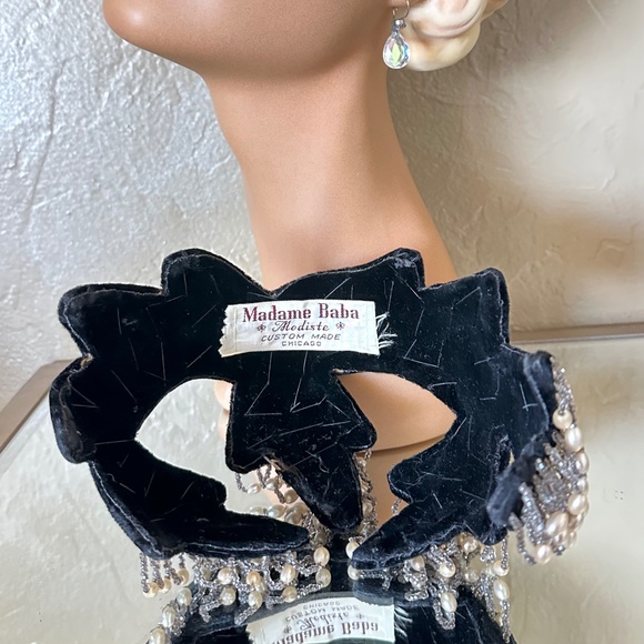 GLAMOROUS 1950s\' DESIGNER CUSTOM MADE VELVET, PEARLS & BEADS COCKTAIL HAT main image 2
